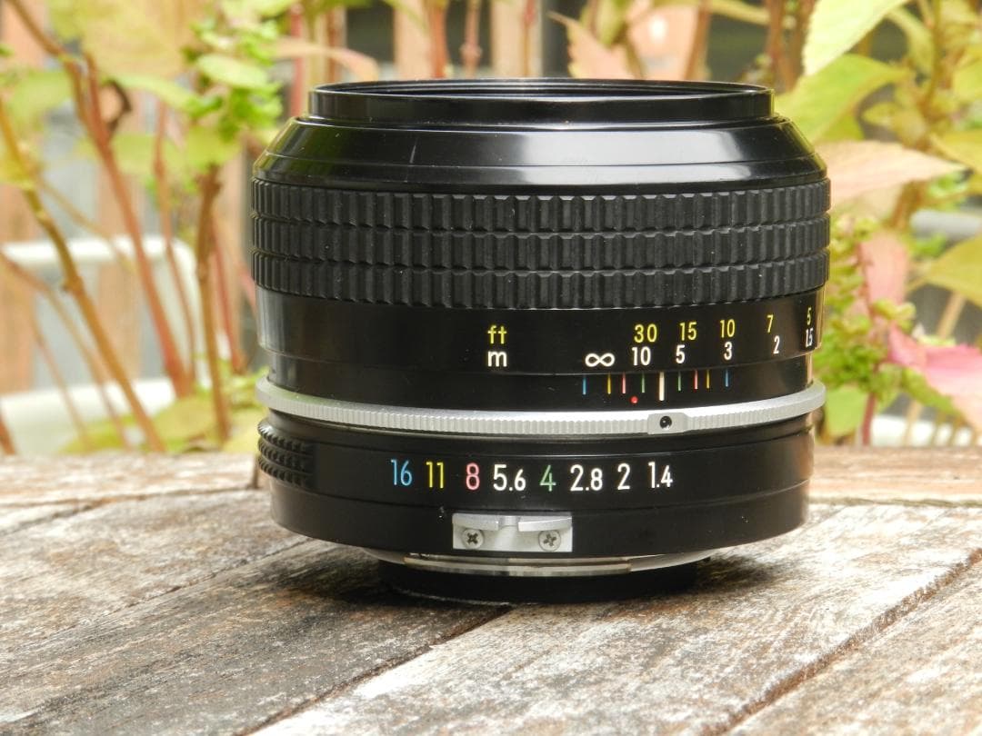 年末特価　極美品　Nikon Nikkor 50mm f/1.4 レンズ　ニコン