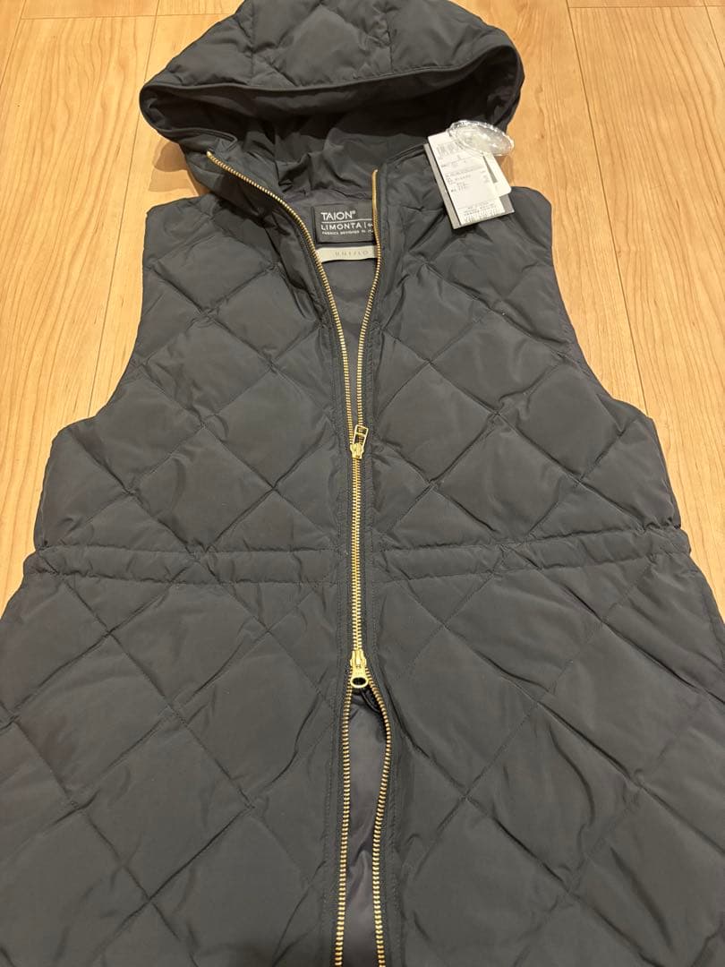 【TAION×UNFILO 】フード付きジレ　ブラック　　　Sサイズ