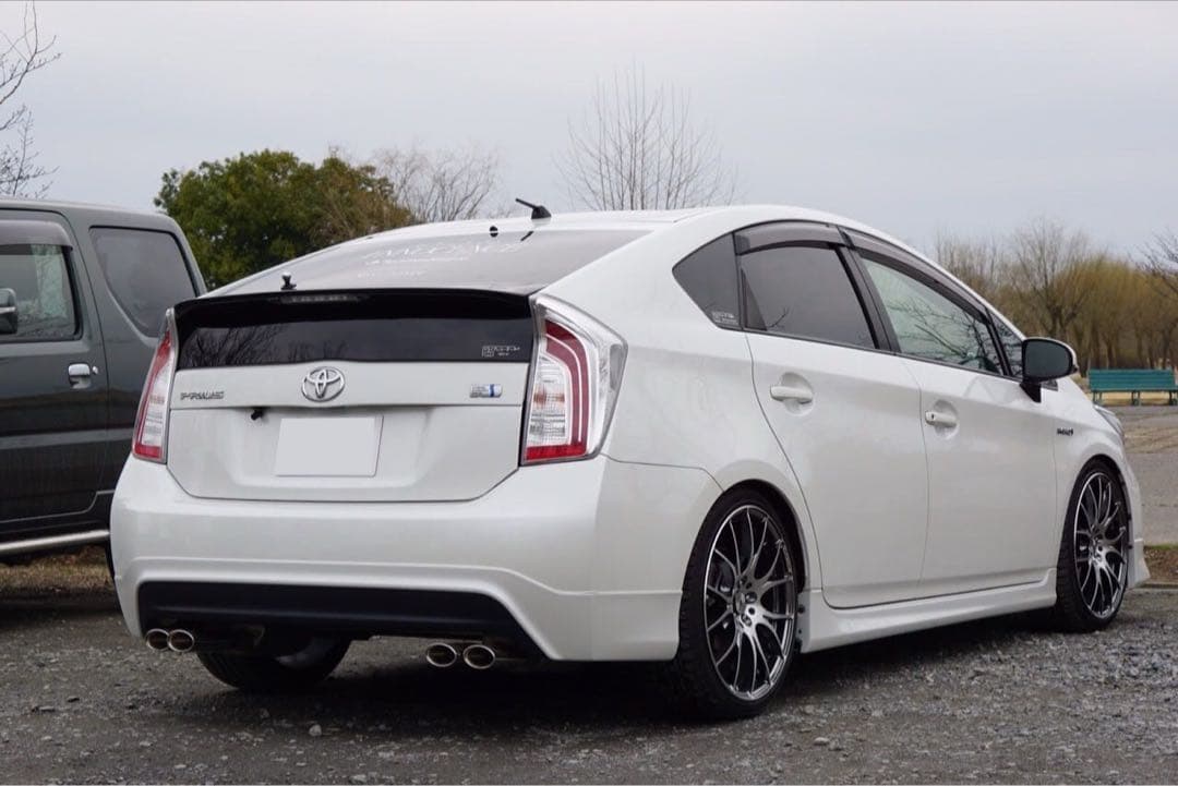 [送料込み]プリウス30 ガナドール　４本出し　マフラー