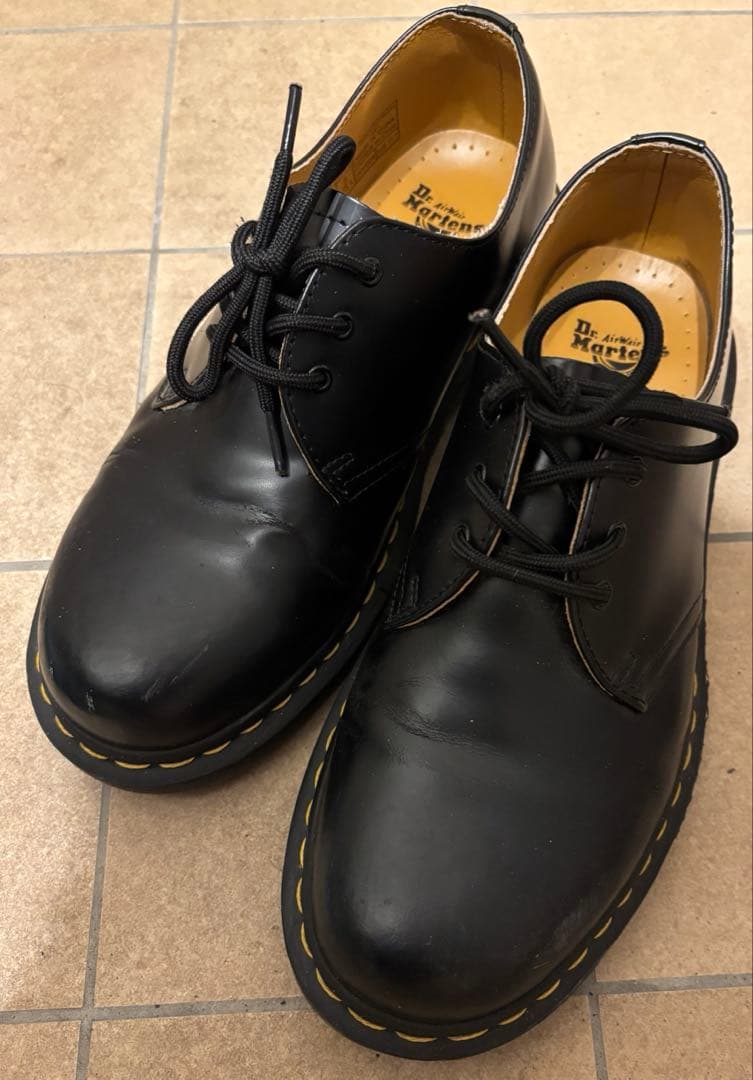 Dr. Martens 3ホール ブラックレザー シューズ