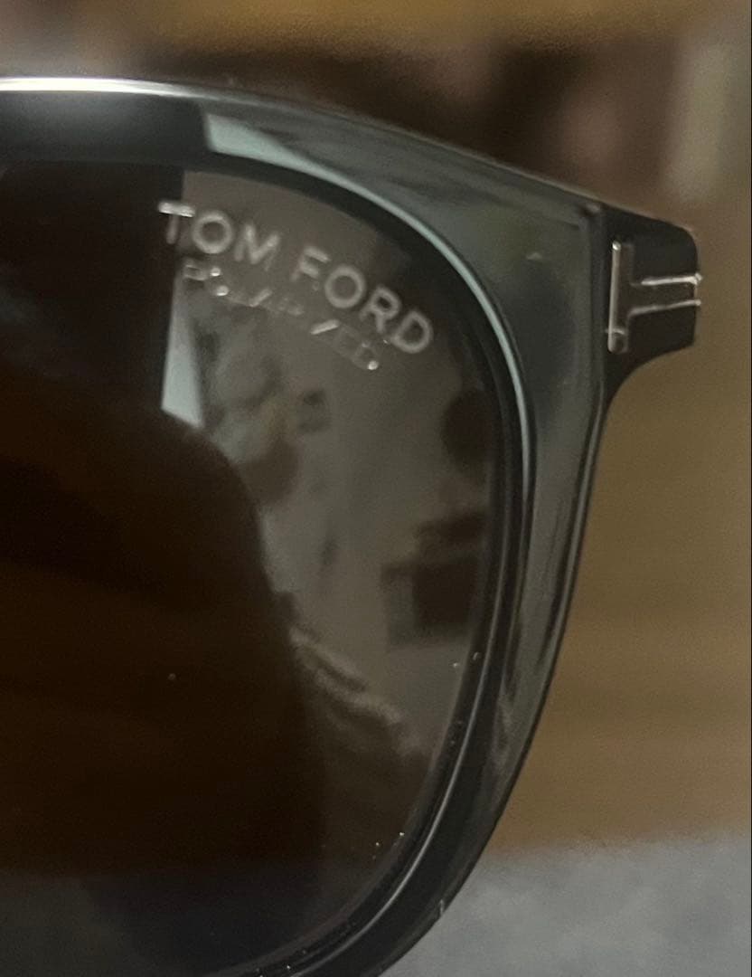 TOM FORD トムフォード遮光レンズサングラス 黒フレームウェリントン