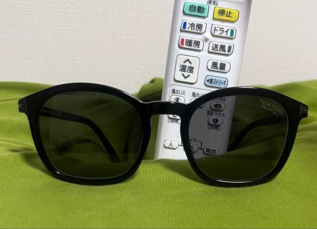 TOM FORD トムフォード遮光レンズサングラス 黒フレームウェリントン