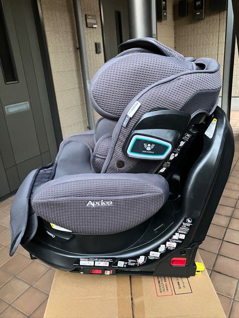 Aprica 車用チャイルドシート グレー