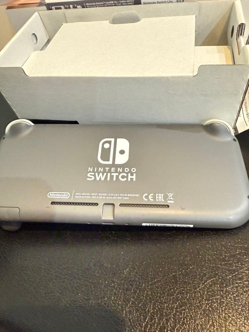 任天堂Nintendo Switchライトグレーカラー