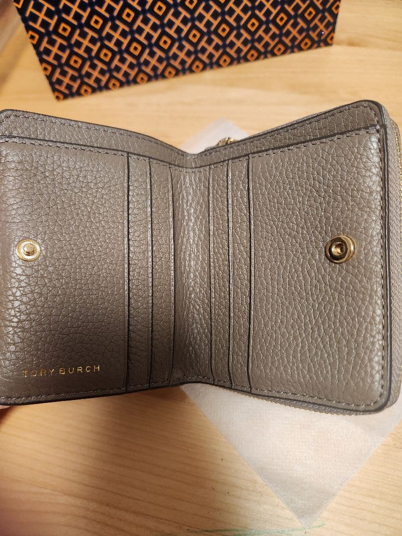 [人気色]Tory Burch 二つ折り財布
