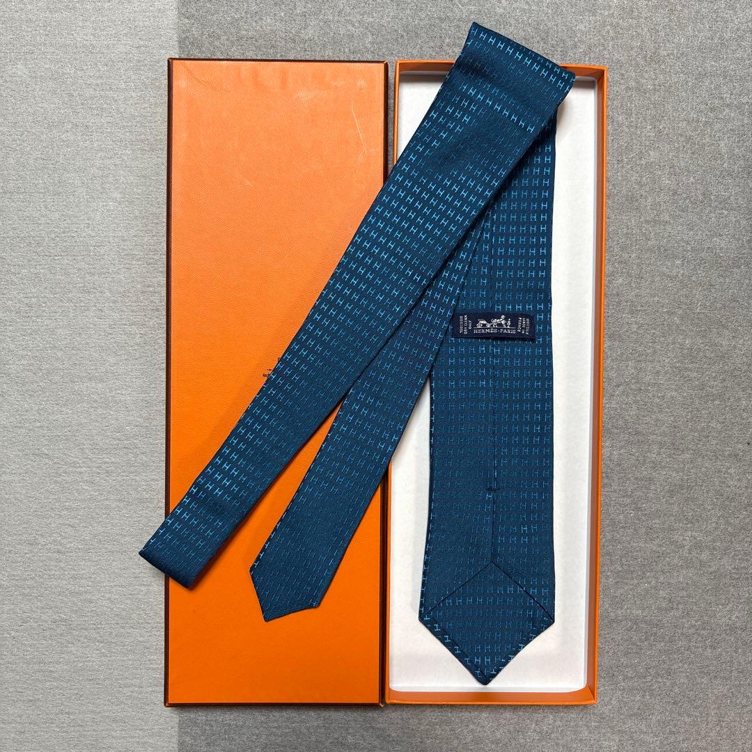 美品 エルメス　ネクタイ　H柄H織ファソネ 紺