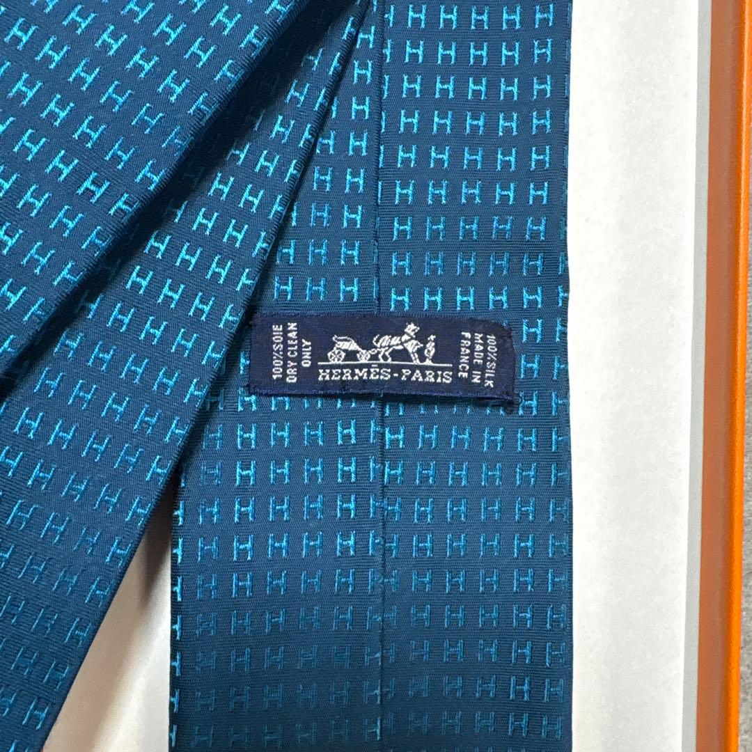 美品 エルメス　ネクタイ　H柄H織ファソネ 紺
