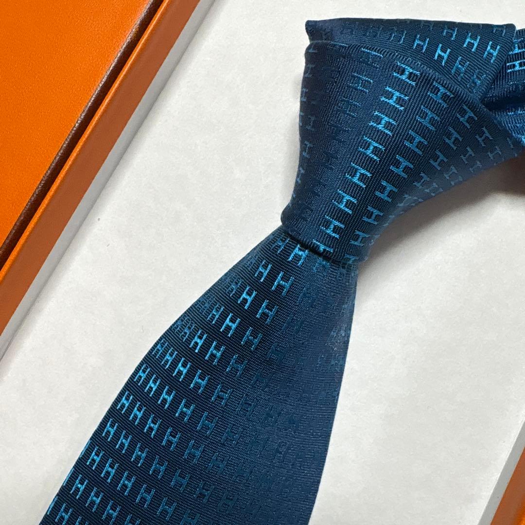 美品 エルメス　ネクタイ　H柄H織ファソネ 紺