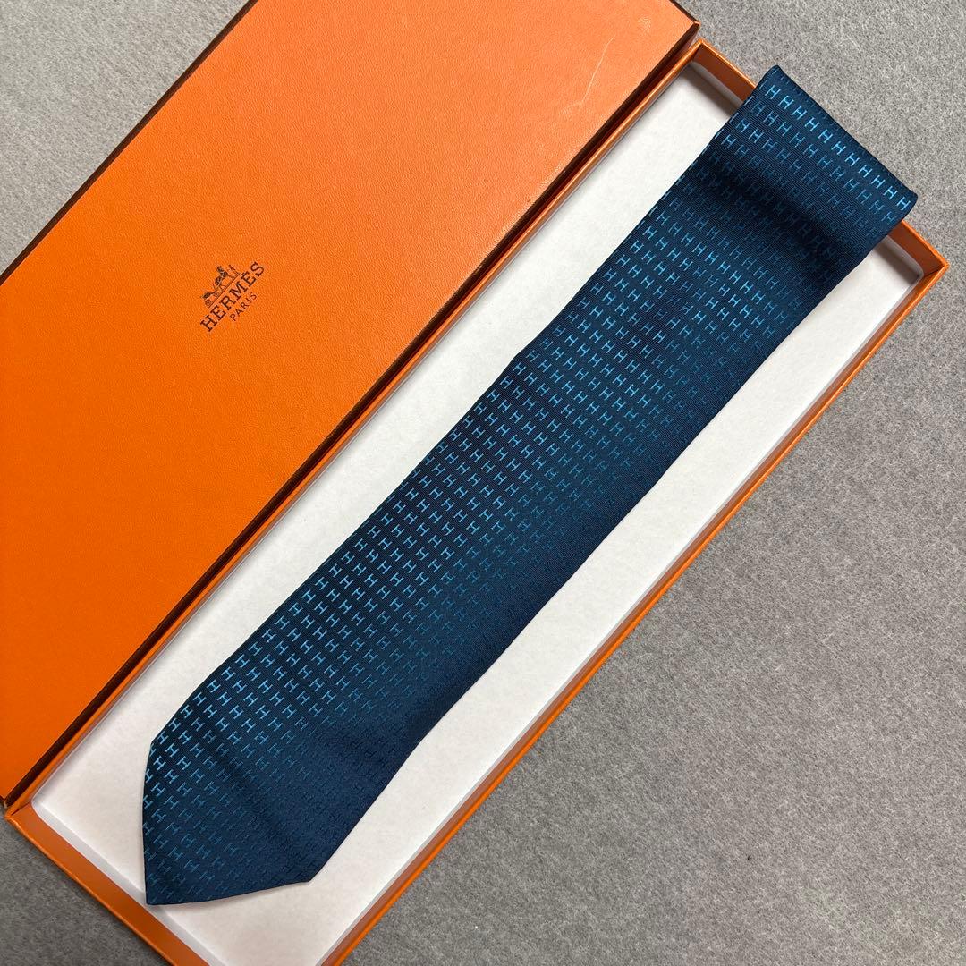 美品 エルメス　ネクタイ　H柄H織ファソネ 紺