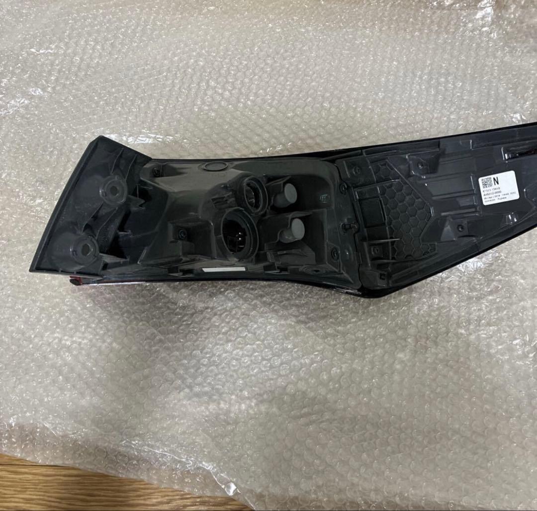 ハリアー60後期 テールランプ　助手席側