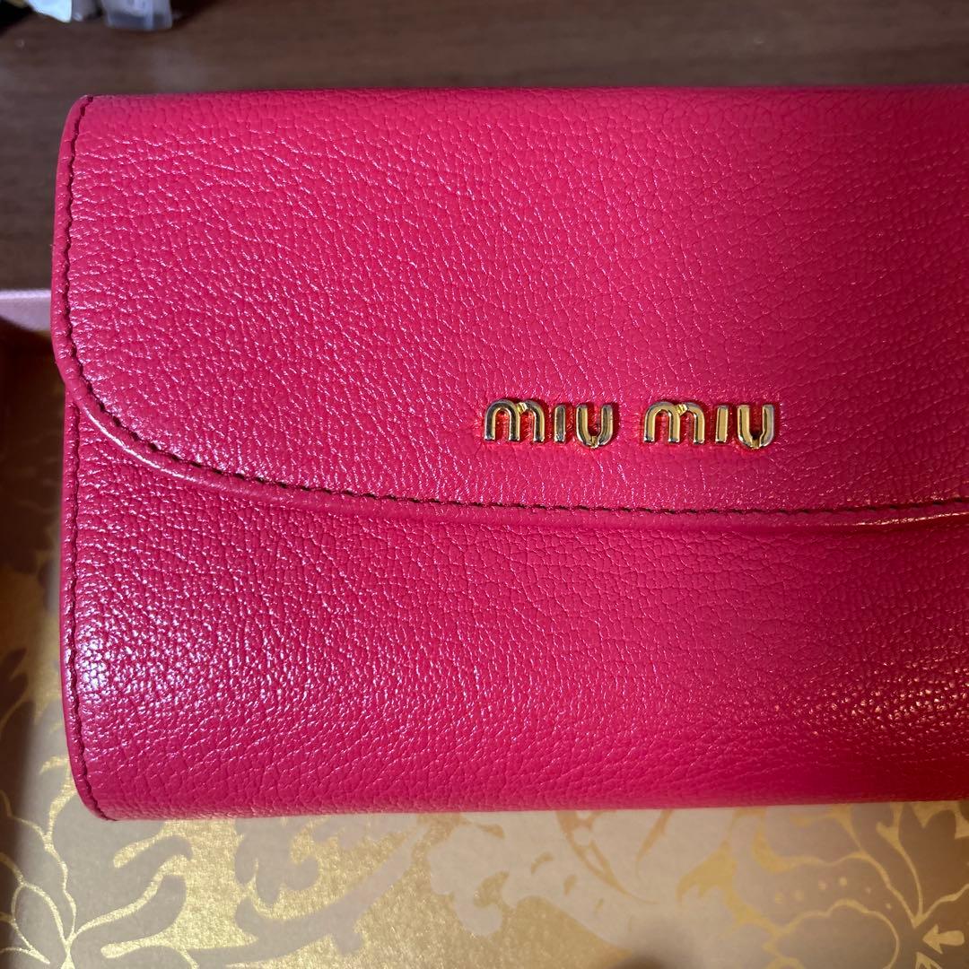 日曜日限定値下げMIU MIUピンク二つ折り財布