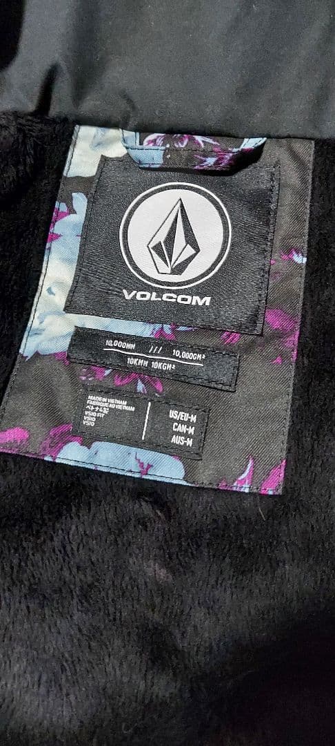 美品　VOLCOM　スノーボードウェア 上下セット
