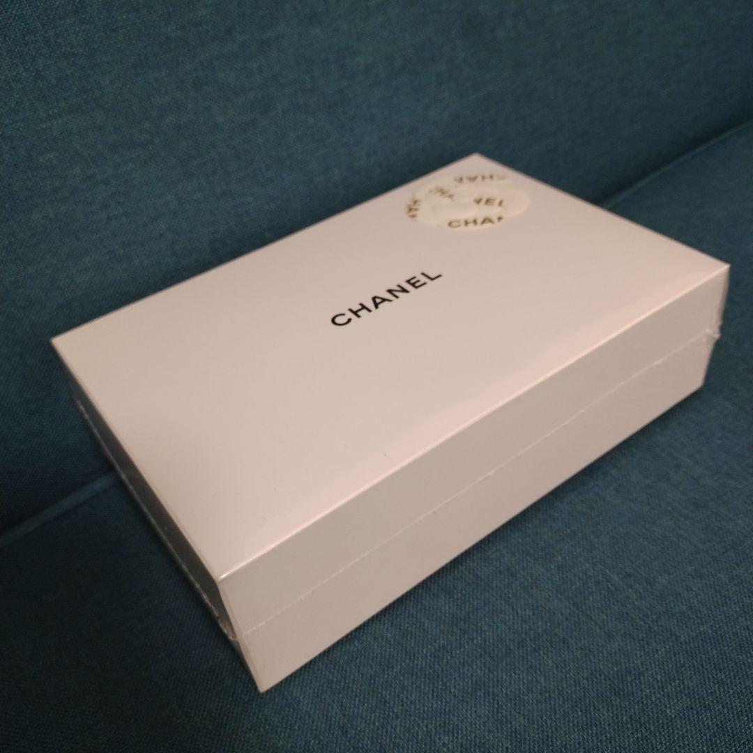 新品、未開封　CHANEL エッセンシャル ケア セット