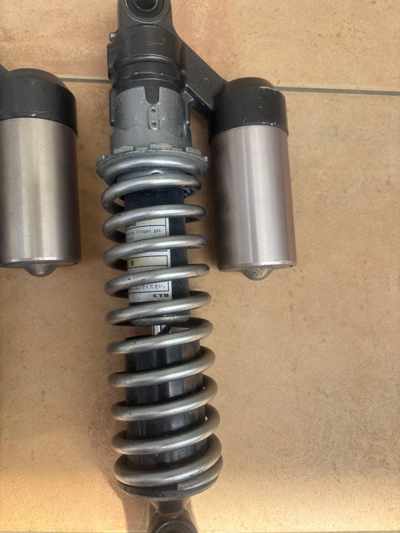 ゼファーχ サスペンション シルバー ブラック 2個セット