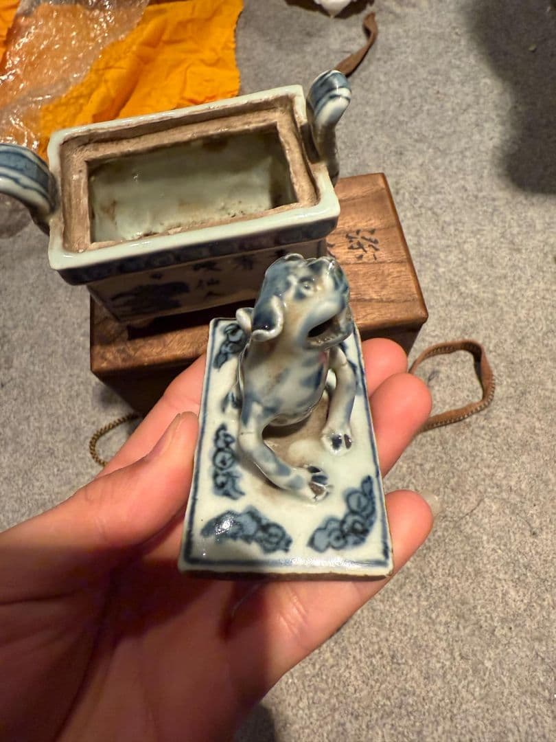 か*る様 ★栄★中国 清代 古染付 呉須 山水図 獅子摘 香炉 茶道具 古陶磁