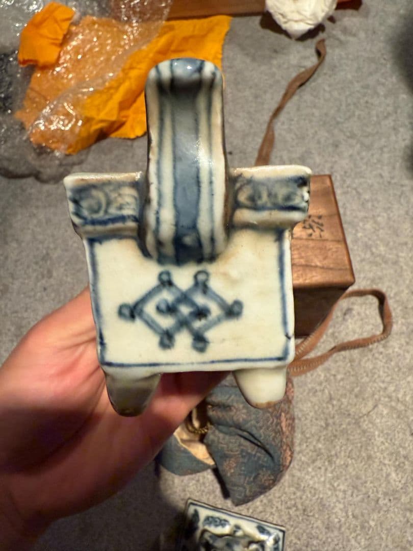 か*る様 ★栄★中国 清代 古染付 呉須 山水図 獅子摘 香炉 茶道具 古陶磁