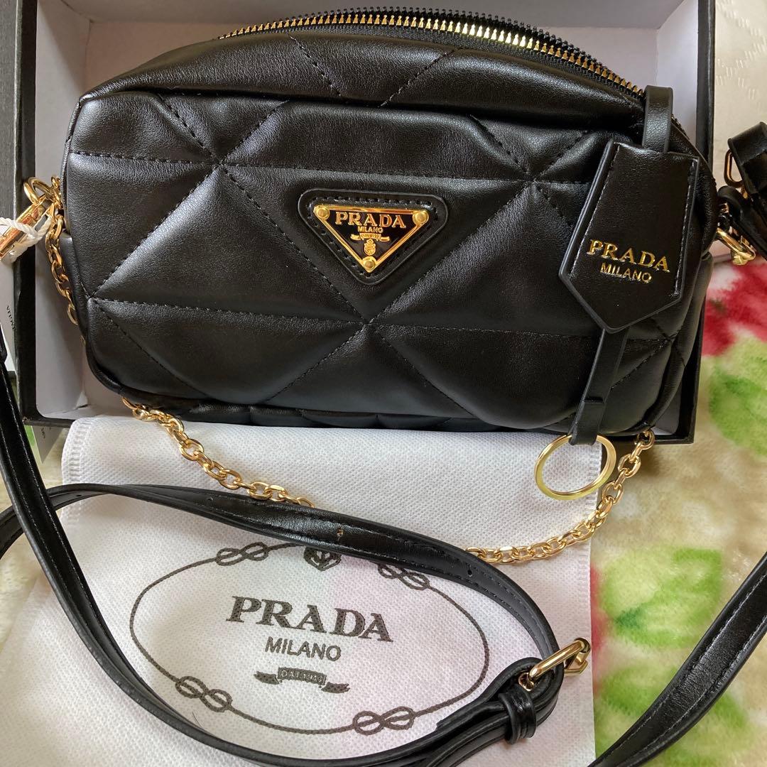 PRADA ブラック ショルダーバッグ　(ノベルティー)
