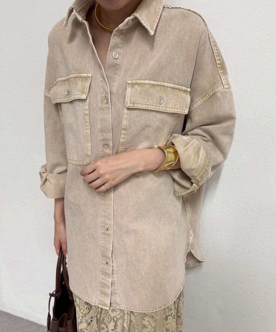 【Loungedress】ダメージデニムシャツ　ベージュ Sサイズ