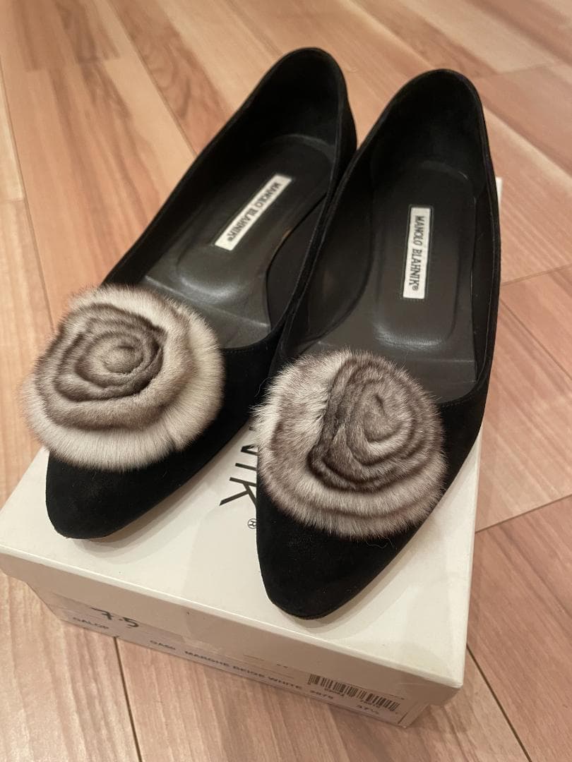 【美品】マノロ・ブラニク フラットパンプス (23.5cm相当)