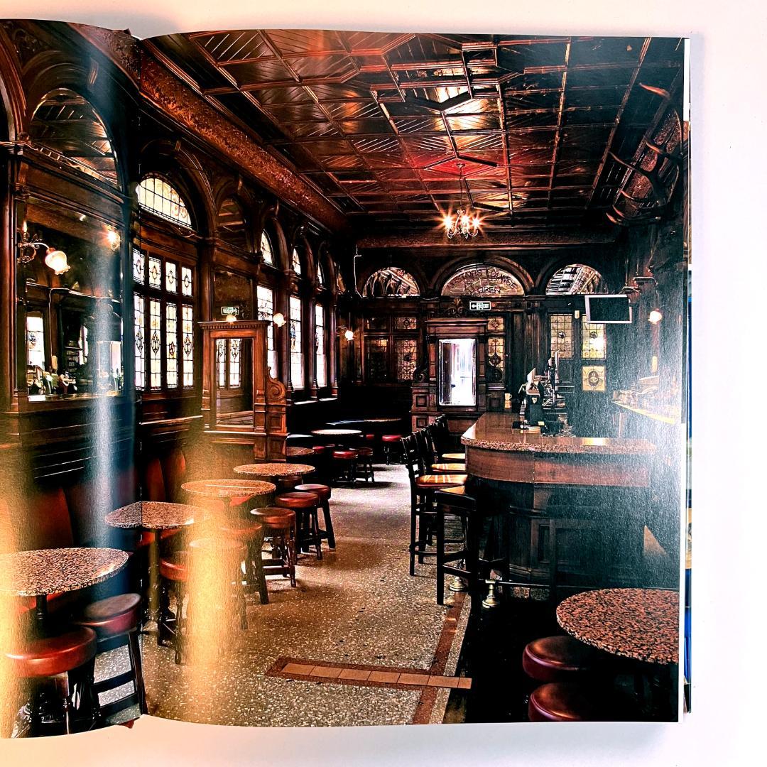 The Irish Pub / James Fennell他