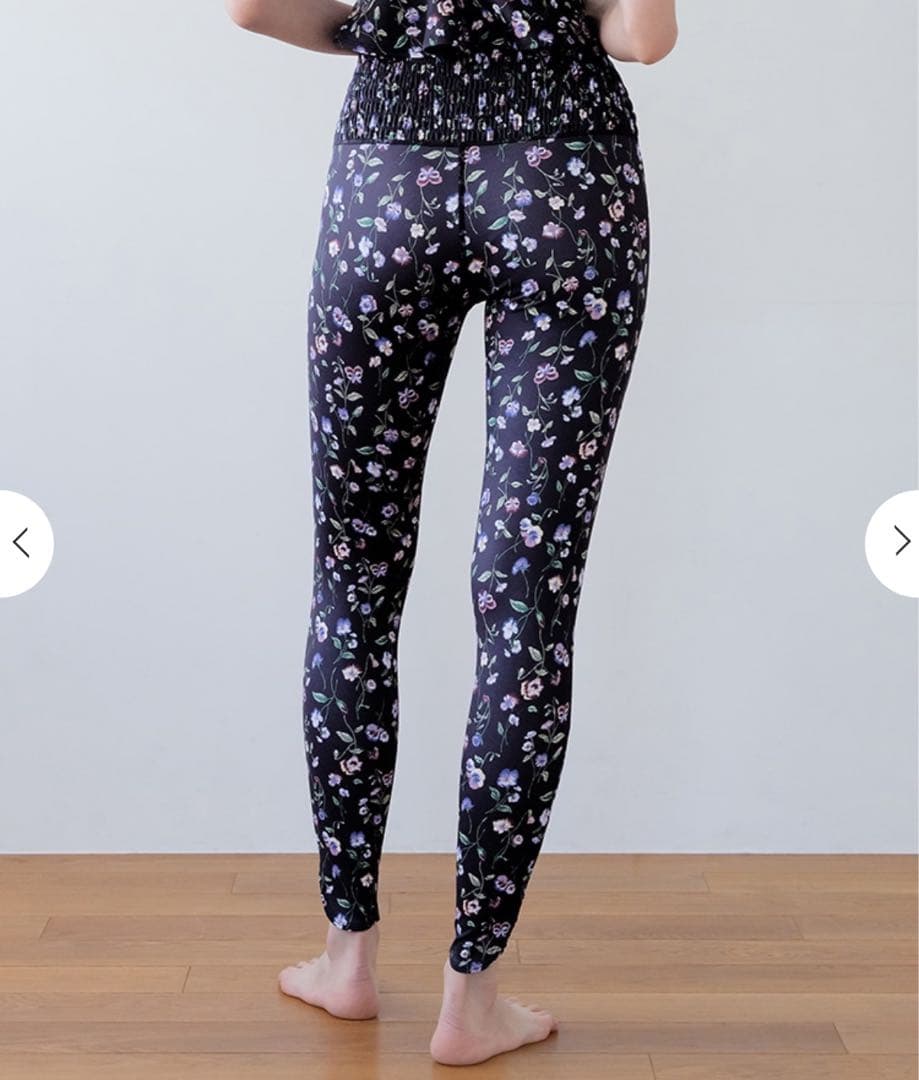 【新品未開封】 （WEB限定カラー） スプリングフラワーシャーリングレギンス