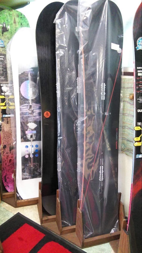 スノーボードディスプレイスタンドラック　３本用　右側用　カラーウォルナット