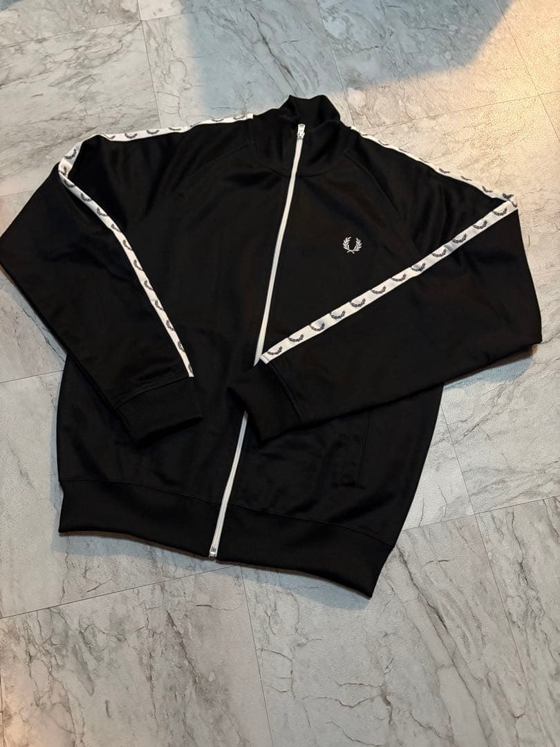 Fred Perry ブラック ジップアップジャケット