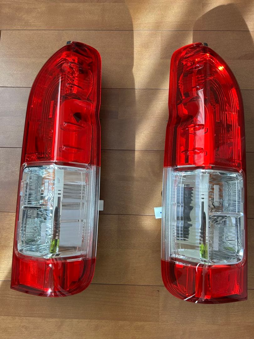 8型ハイエース純正テールランプ