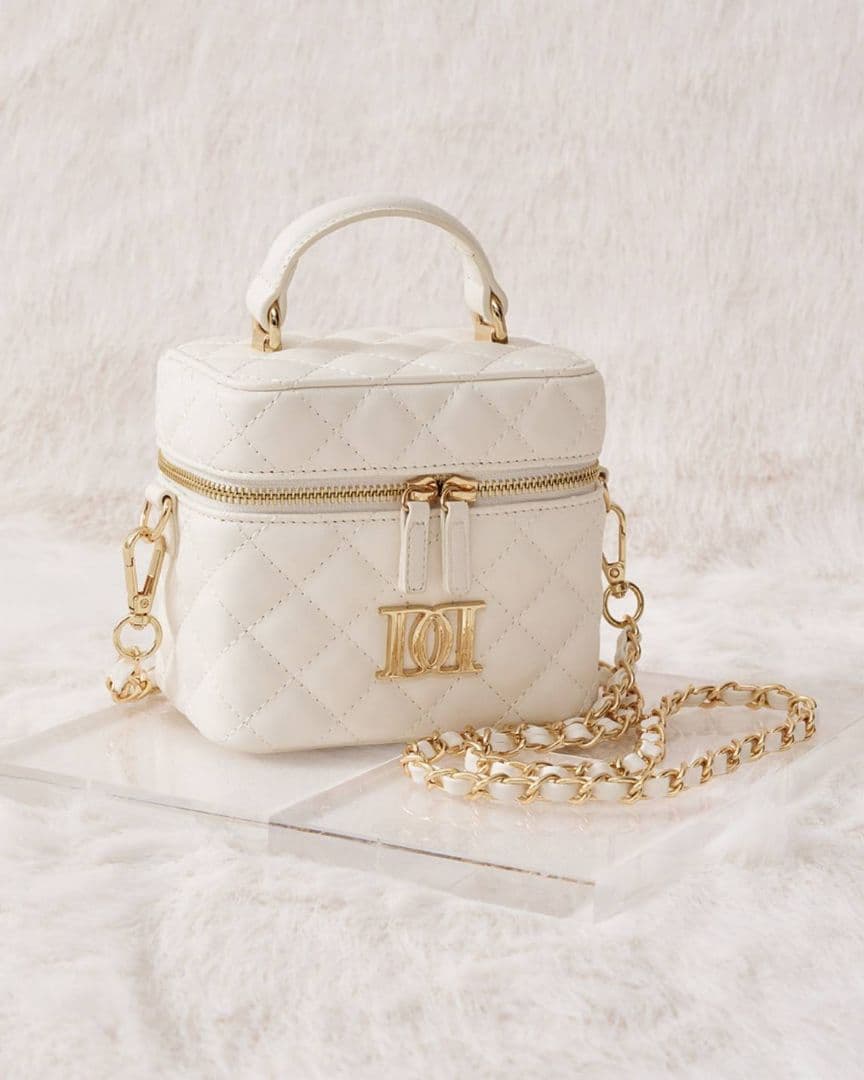 ダーリッチ キルティングスクエアミニバッグ 白 バッグ フリー