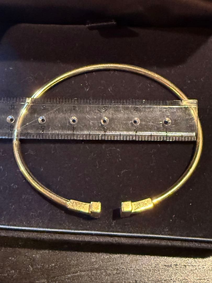 Tiffany & Co. 公式Tナローワイヤーブレスレット　イエローゴールド