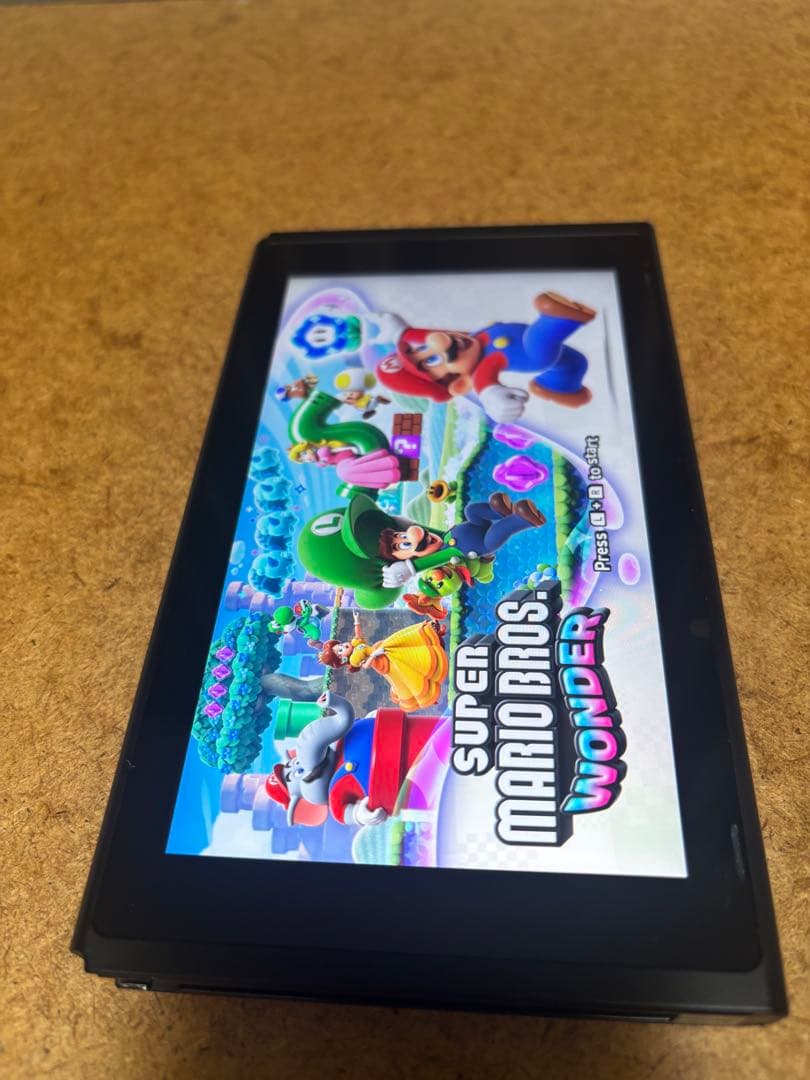 ニンテンドー　Switch バッテリー強化版　2023年製