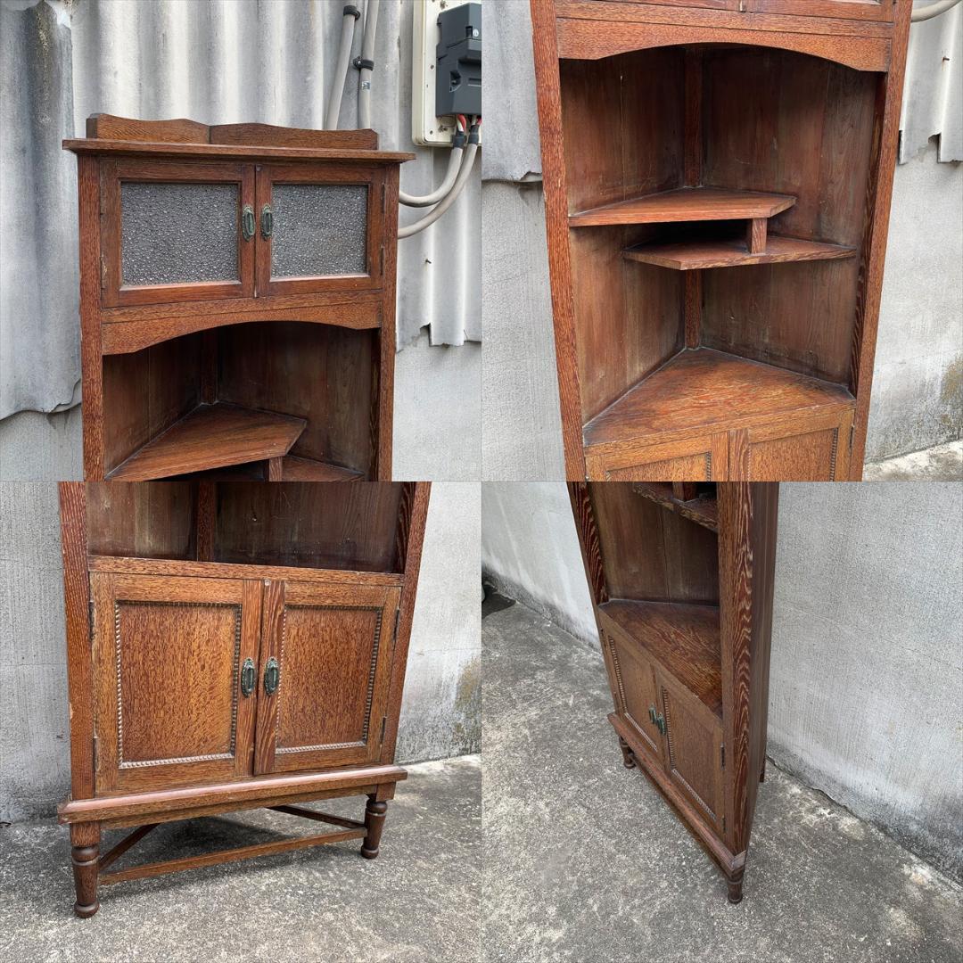昭和の時代に作られたレトロなコーナーキャビネット