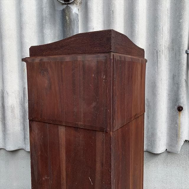 昭和の時代に作られたレトロなコーナーキャビネット