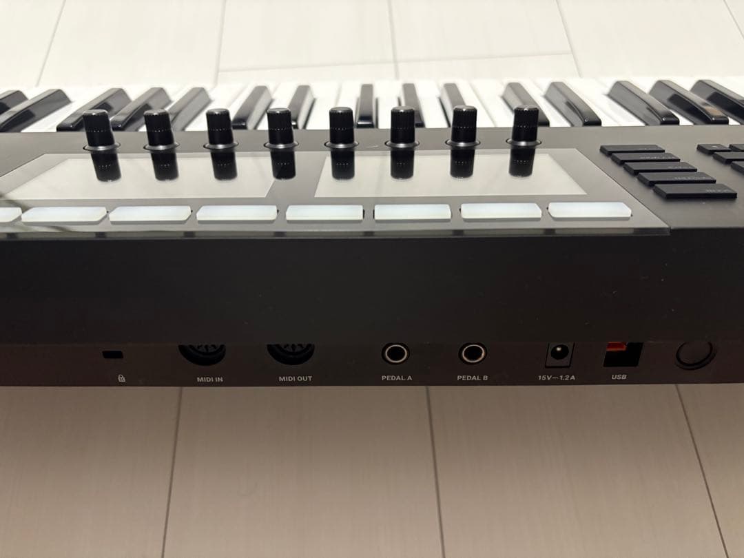 KOMPLETE KONTROL S49 MK2 MIDIキーボード