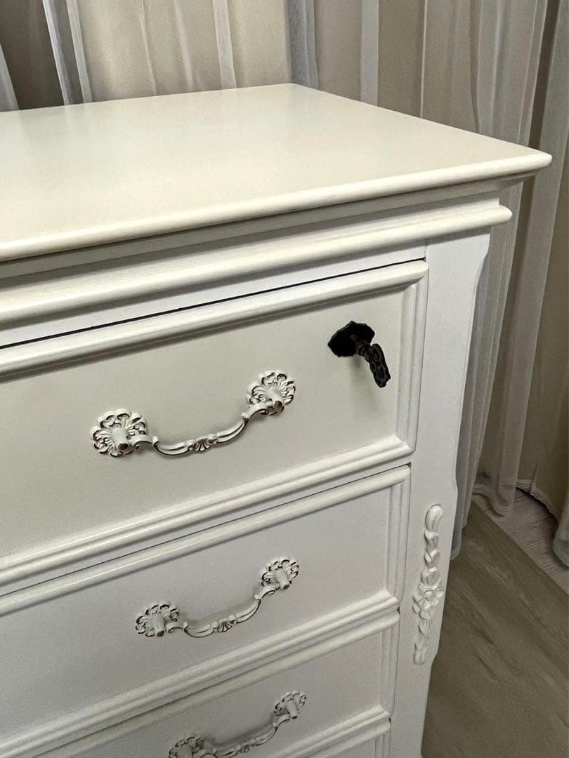 ロココ アンティーク キー付 フレンチ ホワイト チェスト
