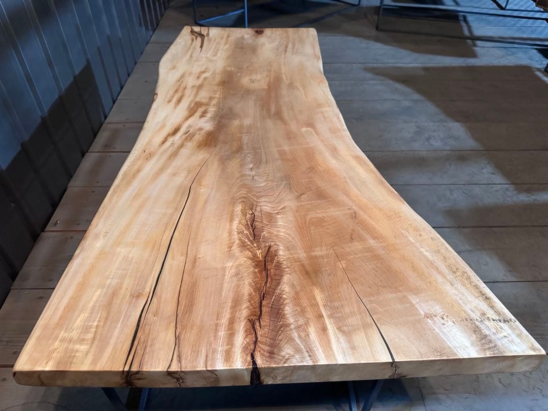 【送料無料】栃　トチ　一枚板テーブル　店舗什器　ローテーブル　アイアン脚　一点物