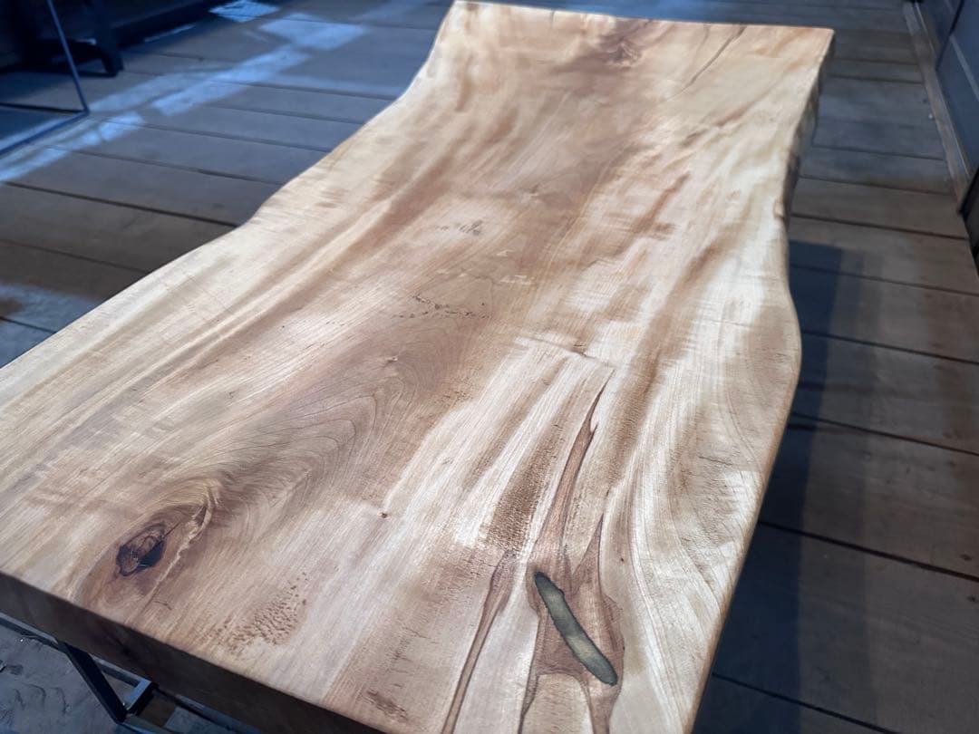 【送料無料】栃　トチ　一枚板テーブル　店舗什器　ローテーブル　アイアン脚　一点物