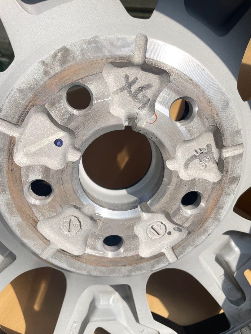 クラウンエステート　1本のみ純正アルミホイール　キャップ無し21インチ