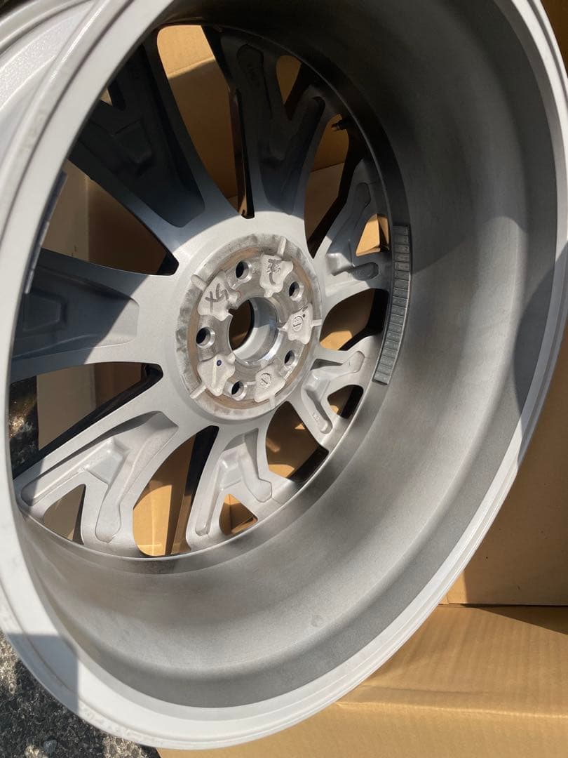 クラウンエステート　1本のみ純正アルミホイール　キャップ無し21インチ