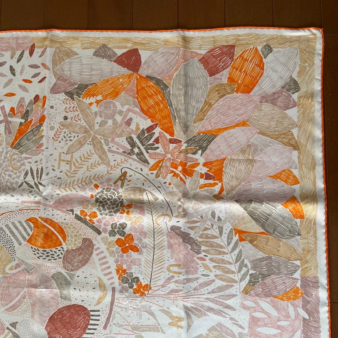 エルメス　カレ90 それぞれの巣作り