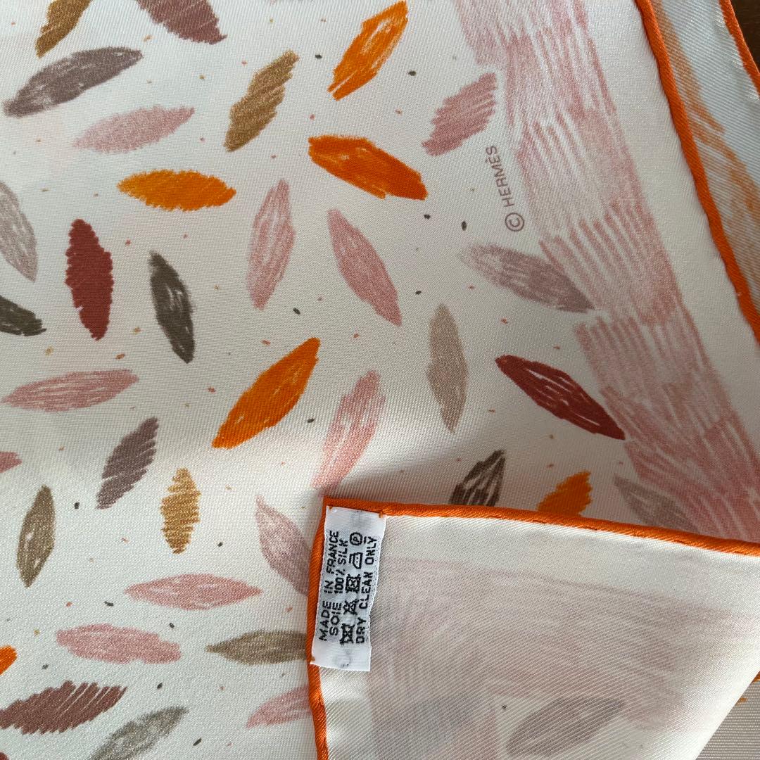 エルメス　カレ90 それぞれの巣作り