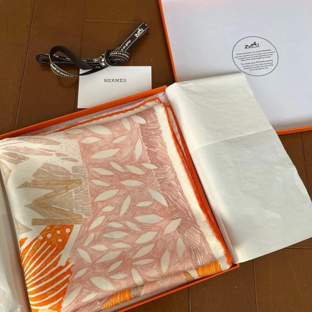 エルメス　カレ90 それぞれの巣作り