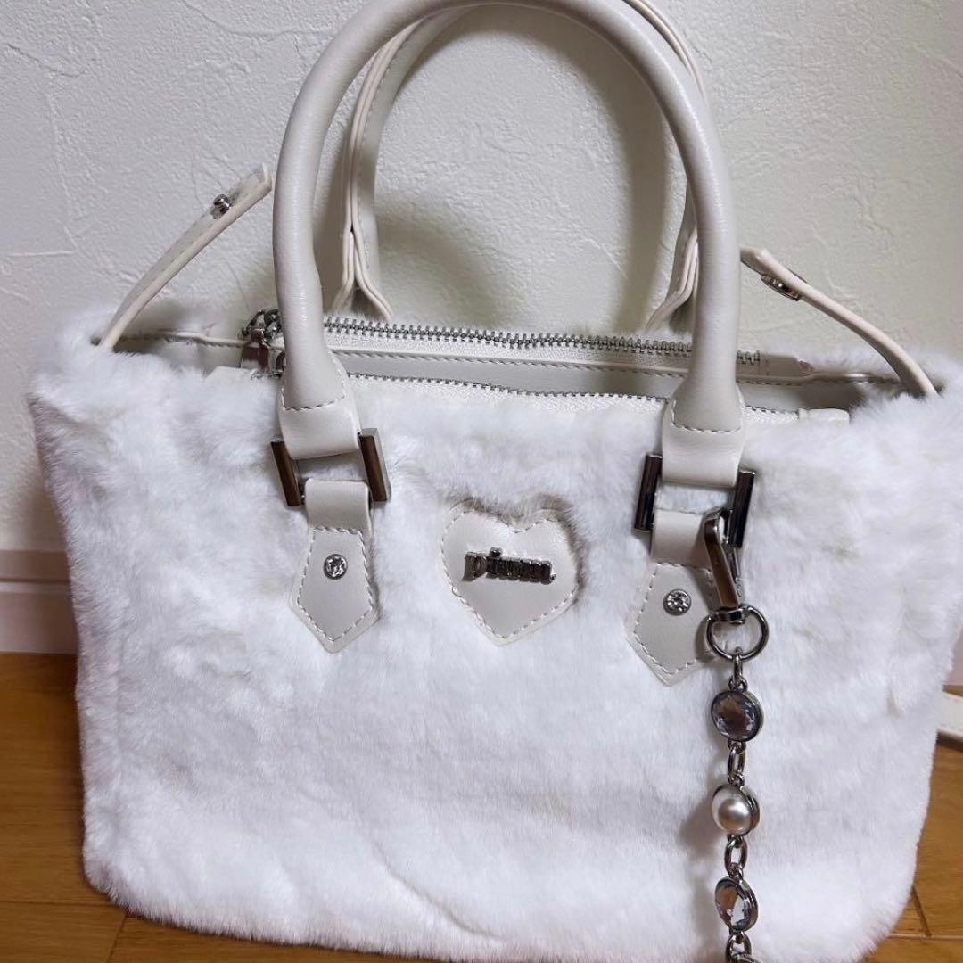 pium ビジューチェーン付きハートファー バッグ