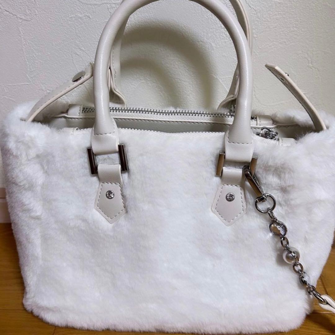 pium ビジューチェーン付きハートファー バッグ