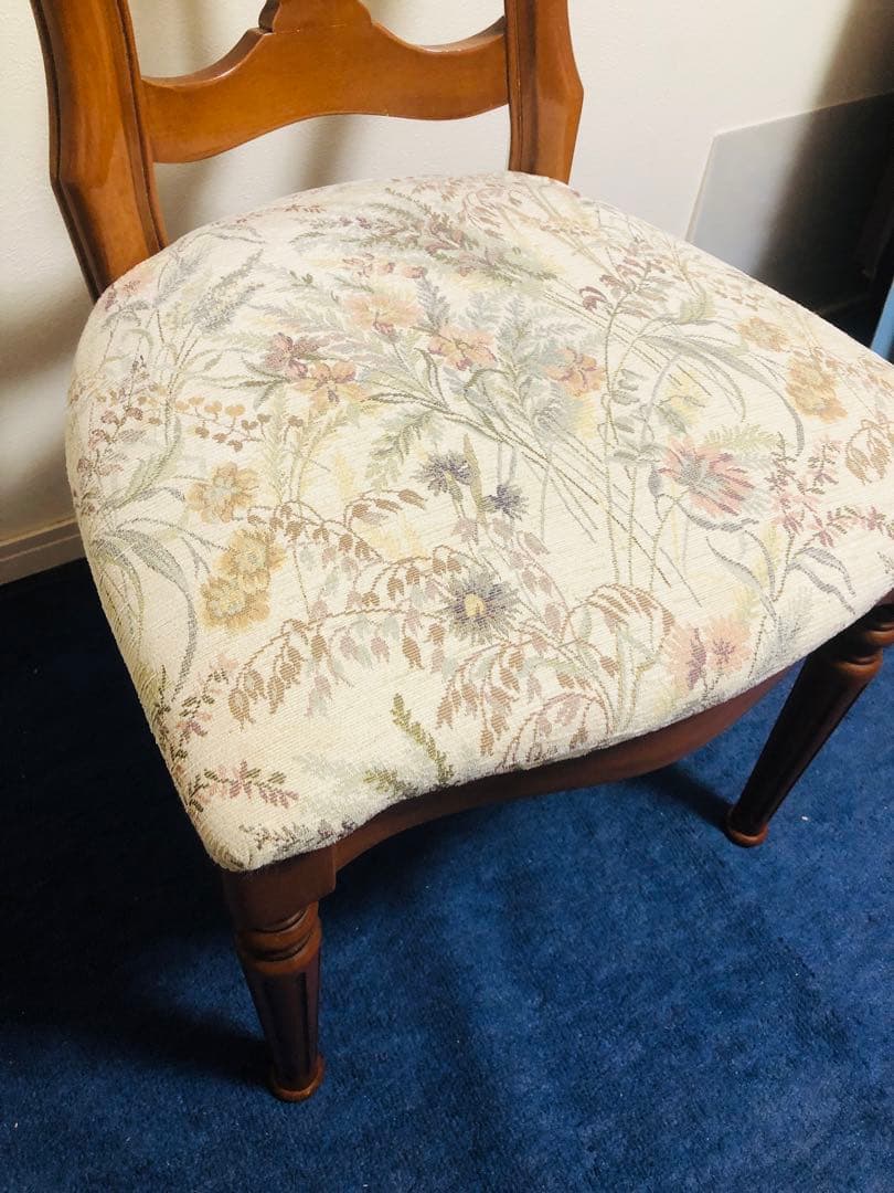 アンティーク　木製ダイニングチェア 花柄　①