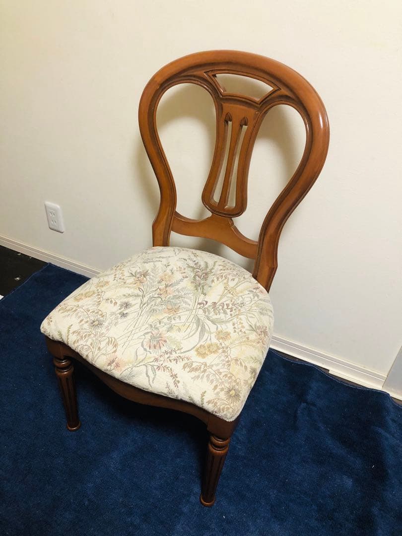 アンティーク　木製ダイニングチェア 花柄　①