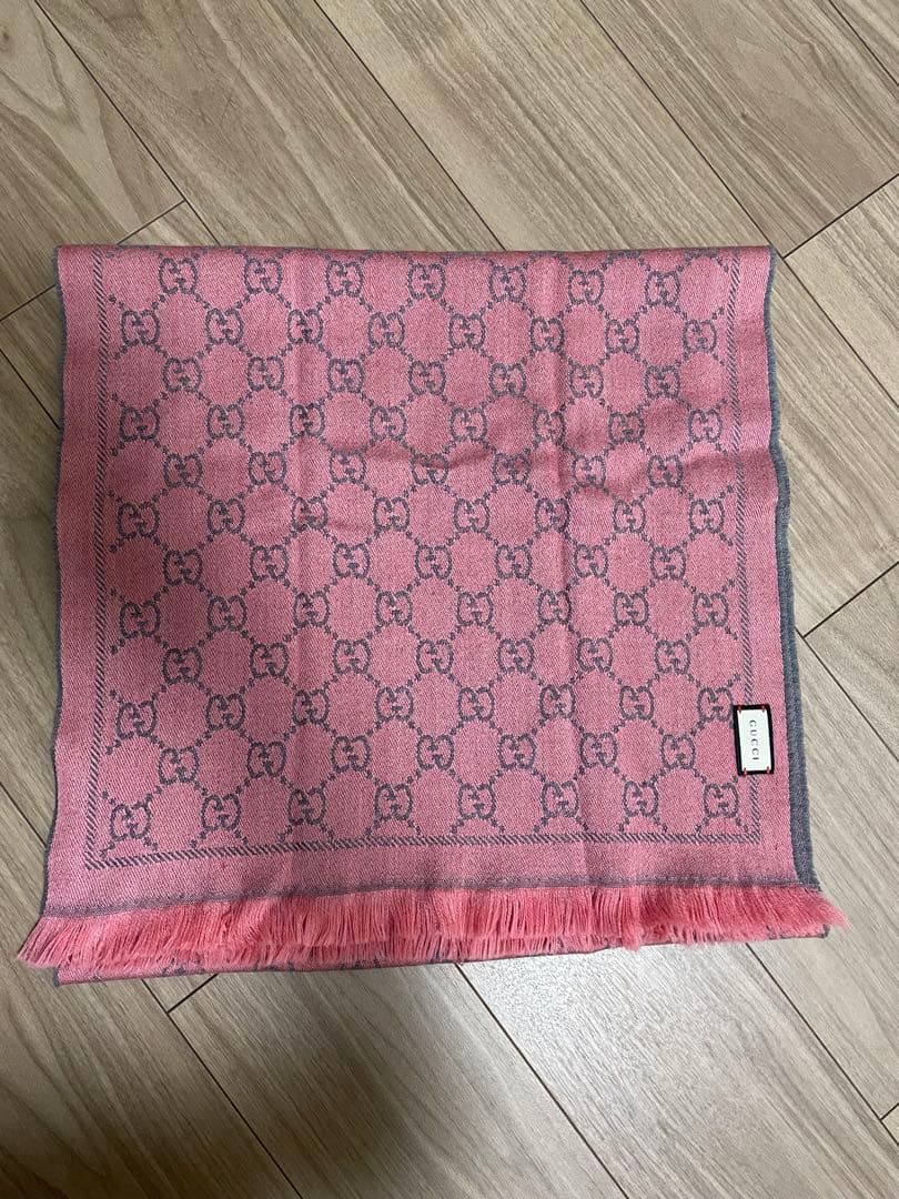 GUCCI GGロゴ柄 ピンク マフラー