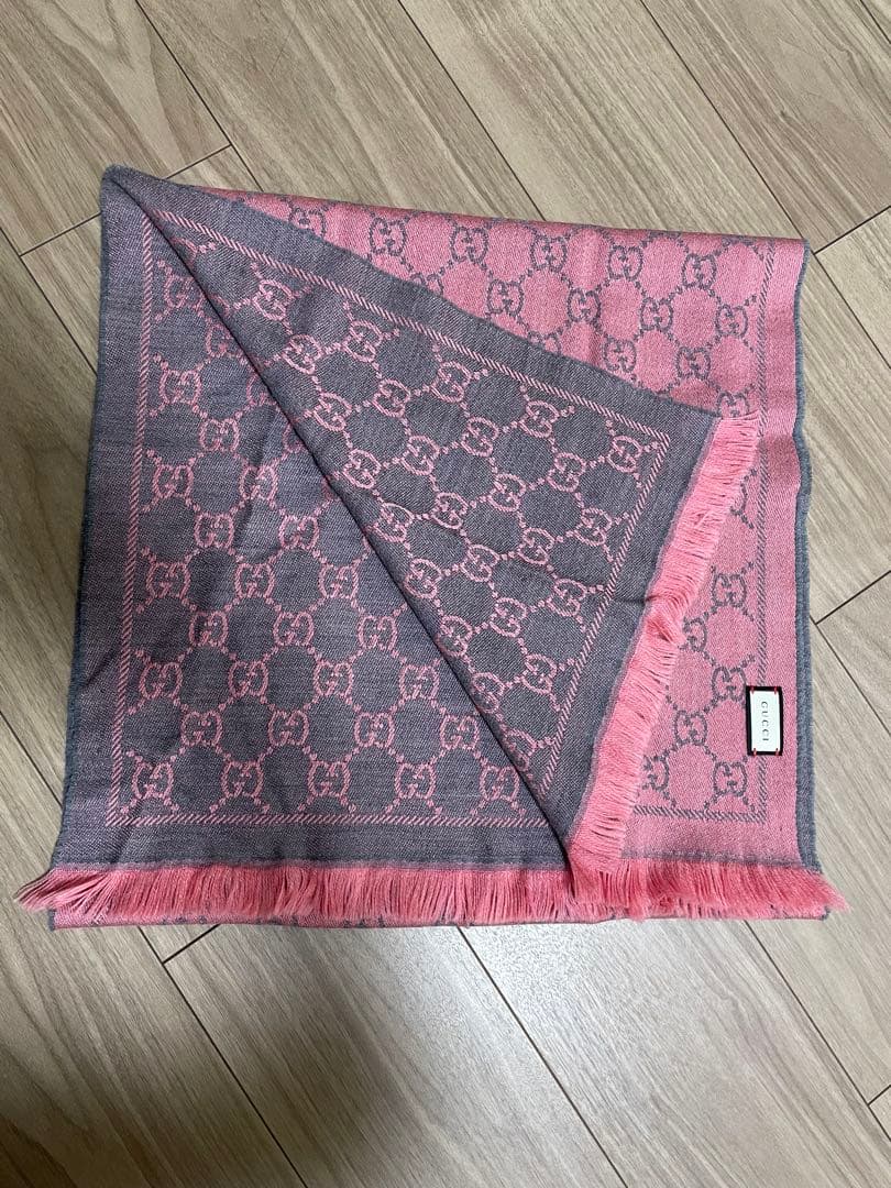 GUCCI GGロゴ柄 ピンク マフラー