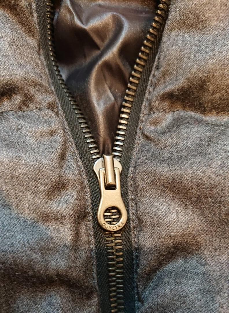 新品未使用 DUVETICA  レディース ダウンベスト 40 グレー