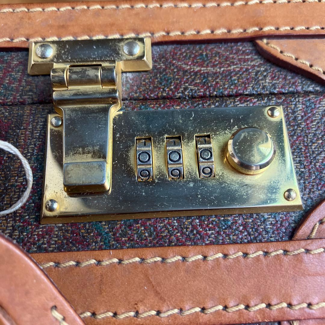 びっくらこいたエトロ　アタッシュケース　ペイズリー柄